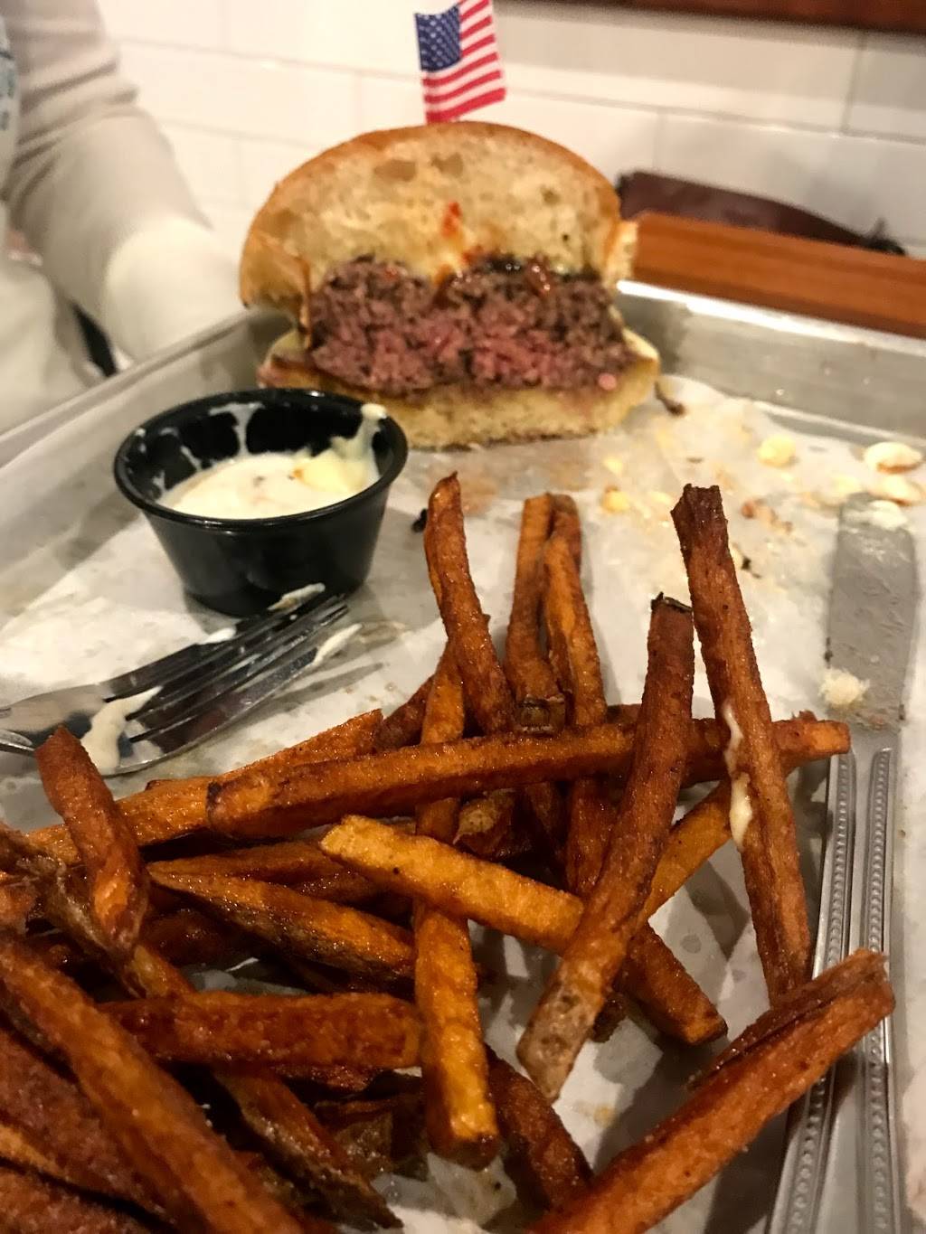 The Great American Filling Station | restaurant | 8701 E Brainerd Rd, Chattanooga, TN 37421, USA | 4236828721 OR +1 423-682-8721