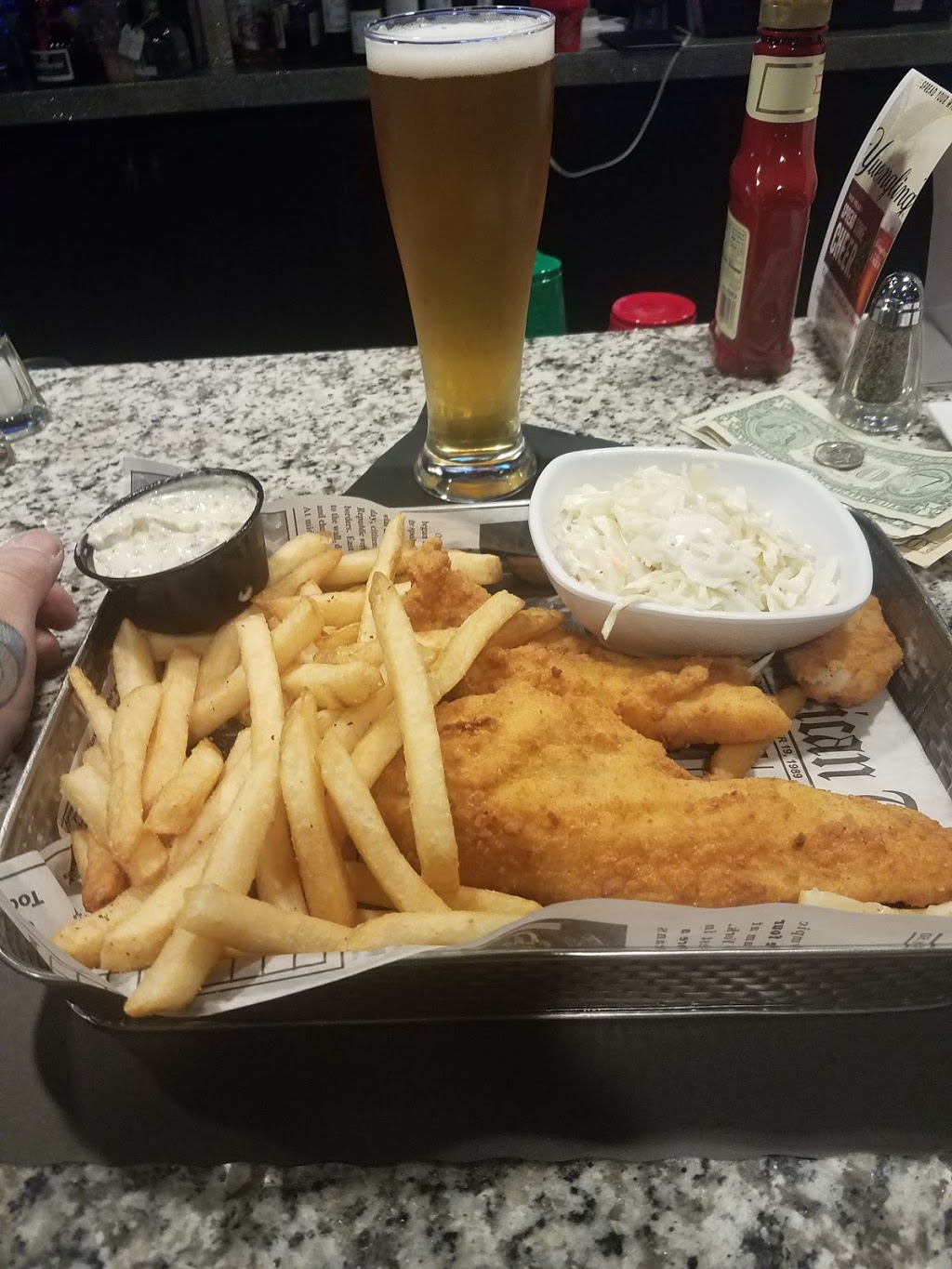 Rae Rocks Bar & Grill | restaurant | 159 Pelham St, Methuen, MA 01844, USA | 9786888100 OR +1 978-688-8100