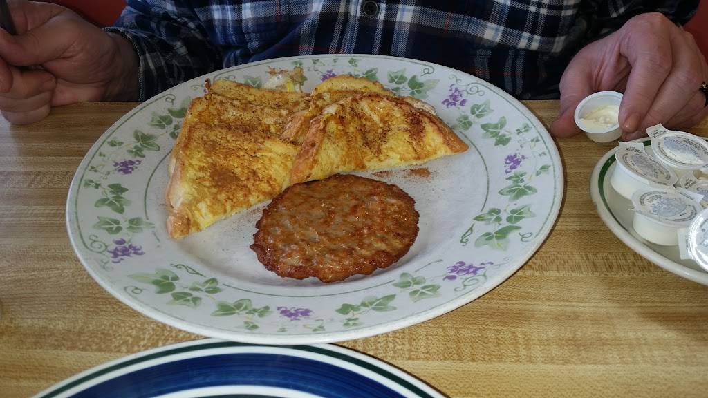 Smillies Family Restaurant | restaurant | 6557 PA-819, Mt Pleasant, PA 15666, USA | 7245475611 OR +1 724-547-5611