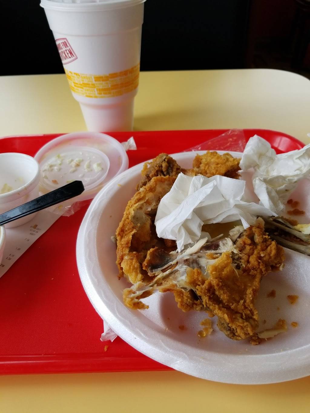 Lees Famous Recipe Chicken | restaurant | 322 E State St, Fremont, OH 43420, USA | 4193349610 OR +1 419-334-9610