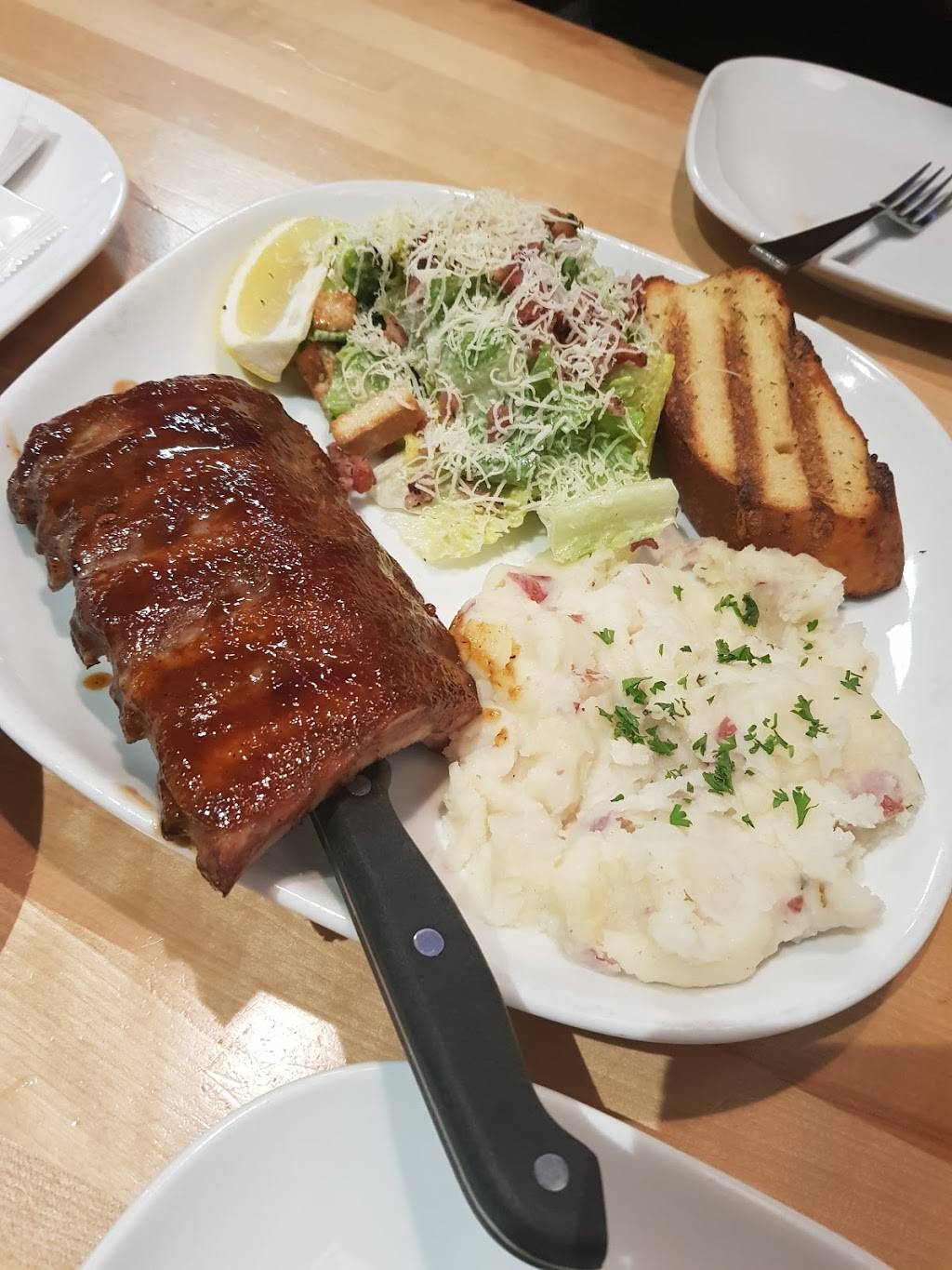 Boston Pizza | restaurant | 8 Salem Rd S, Ajax, ON L1S 7T7, Canada | 9056861908 OR +1 905-686-1908