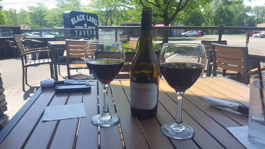 The Black Label Tavern | restaurant | 34110 Plymouth Rd, Livonia, MI 48150, USA | 7344692400 OR +1 734-469-2400