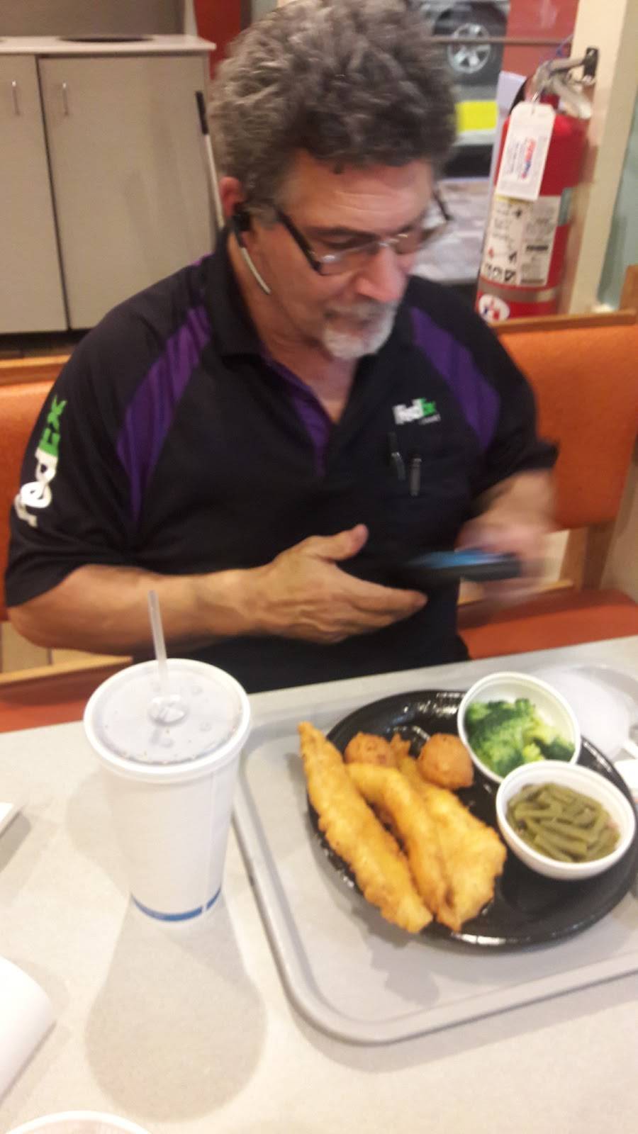 Captain Ds | restaurant | 2838 Freedom Dr, Charlotte, NC 28208, USA | 7043920351 OR +1 704-392-0351