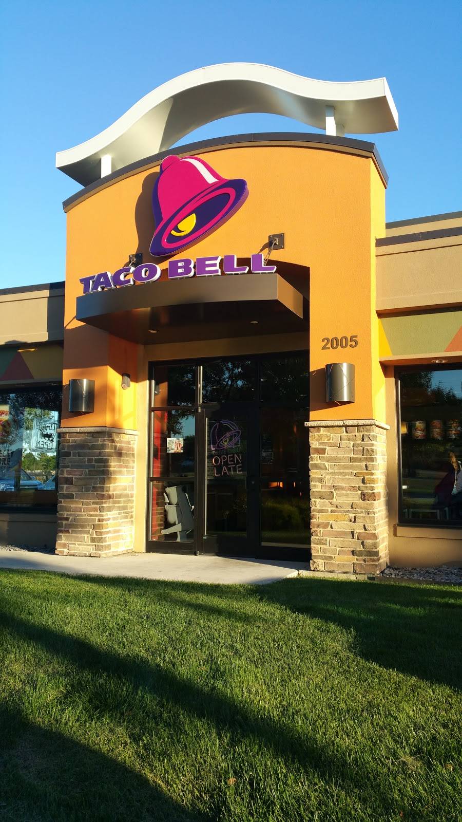 Taco Bell | meal takeaway | 2005 McCoy Rd, Sun Prairie, WI 53590, USA | 6088252960 OR +1 608-825-2960