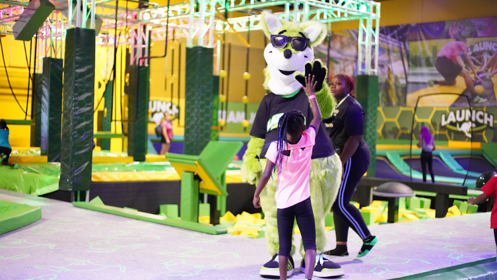 Launch Entertainment Park Framingham | restaurant | 2 California Ave, Framingham, MA 01701, USA | 7812555867 OR +1 781-255-5867