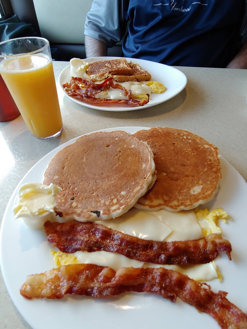 Blue Sky Diner | restaurant | 273 Ferry Blvd, Stratford, CT 06615, USA | 4752824400 OR +1 475-282-4400