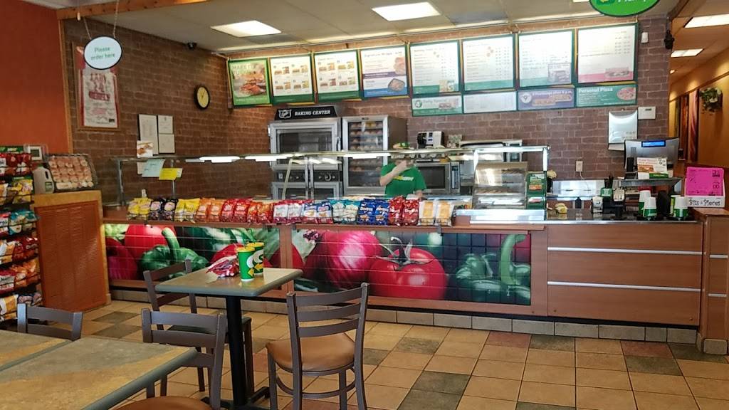 Subway | restaurant | 20 Public Square, Elkton, KY 42220, USA | 2702655929 OR +1 270-265-5929