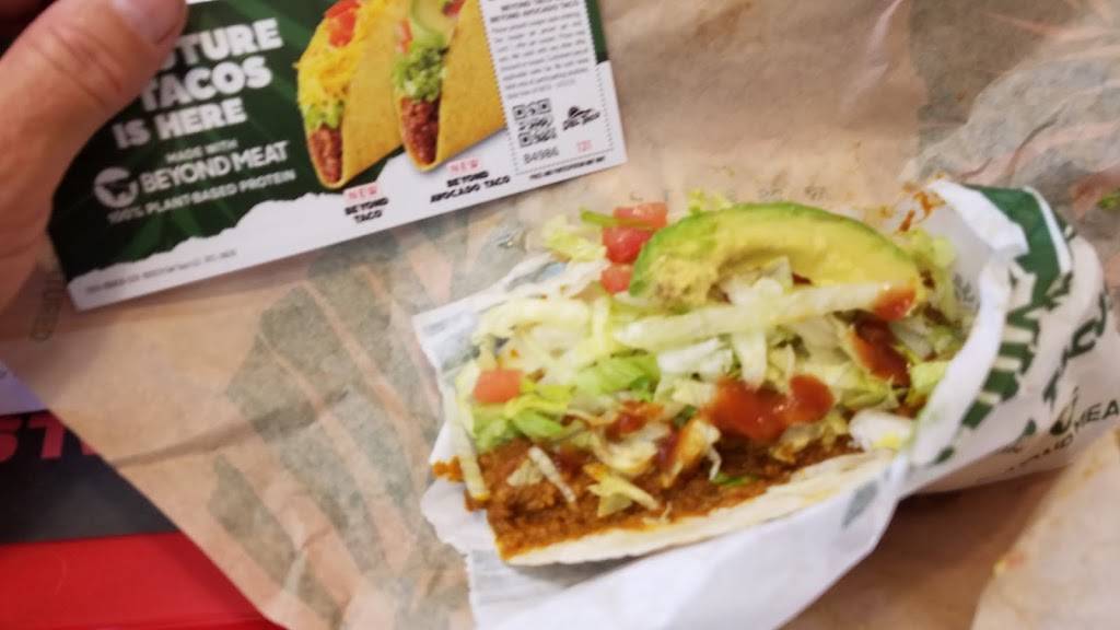Del Taco | meal takeaway | 16805 Slover Ave, Fontana, CA 92337, USA | 9093571804 OR +1 909-357-1804