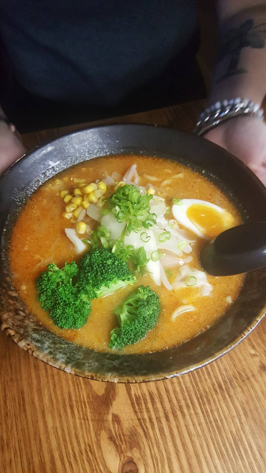 Ramen Kuro Shiro | restaurant | 128 Crown St, New Haven, CT 06510, USA | 4752345568 OR +1 475-234-5568