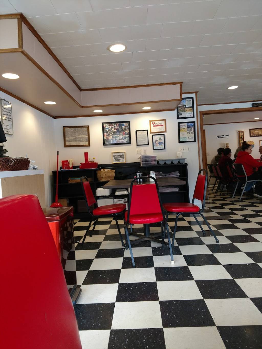 Daves Diner | restaurant | 390 Brunswick Ave, Gardiner, ME 04345, USA | 2075880022 OR +1 207-588-0022
