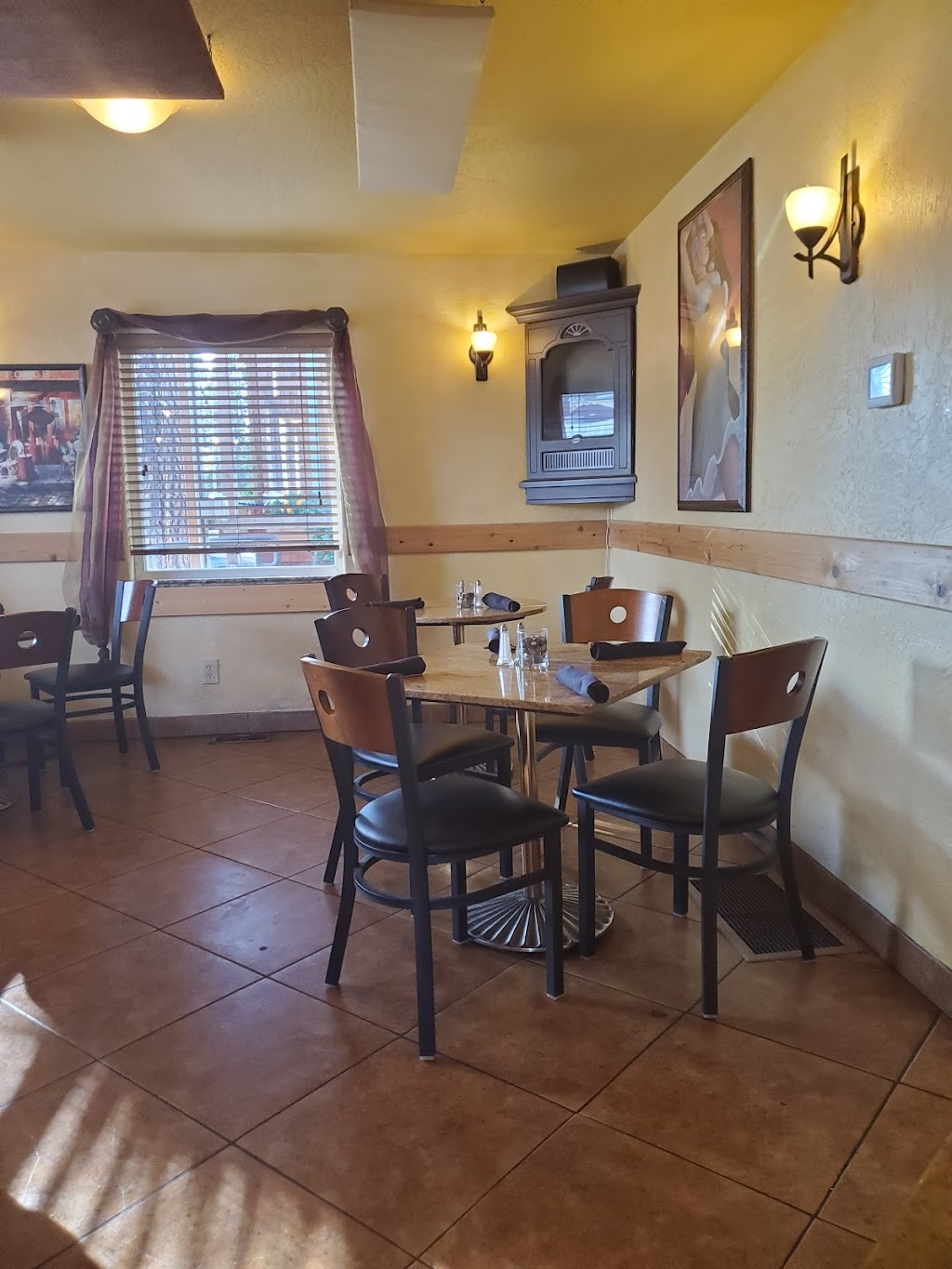 Oval Office | restaurant | 620 N Spokane St, Post Falls, ID 83854, USA | 2087772102 OR +1 208-777-2102