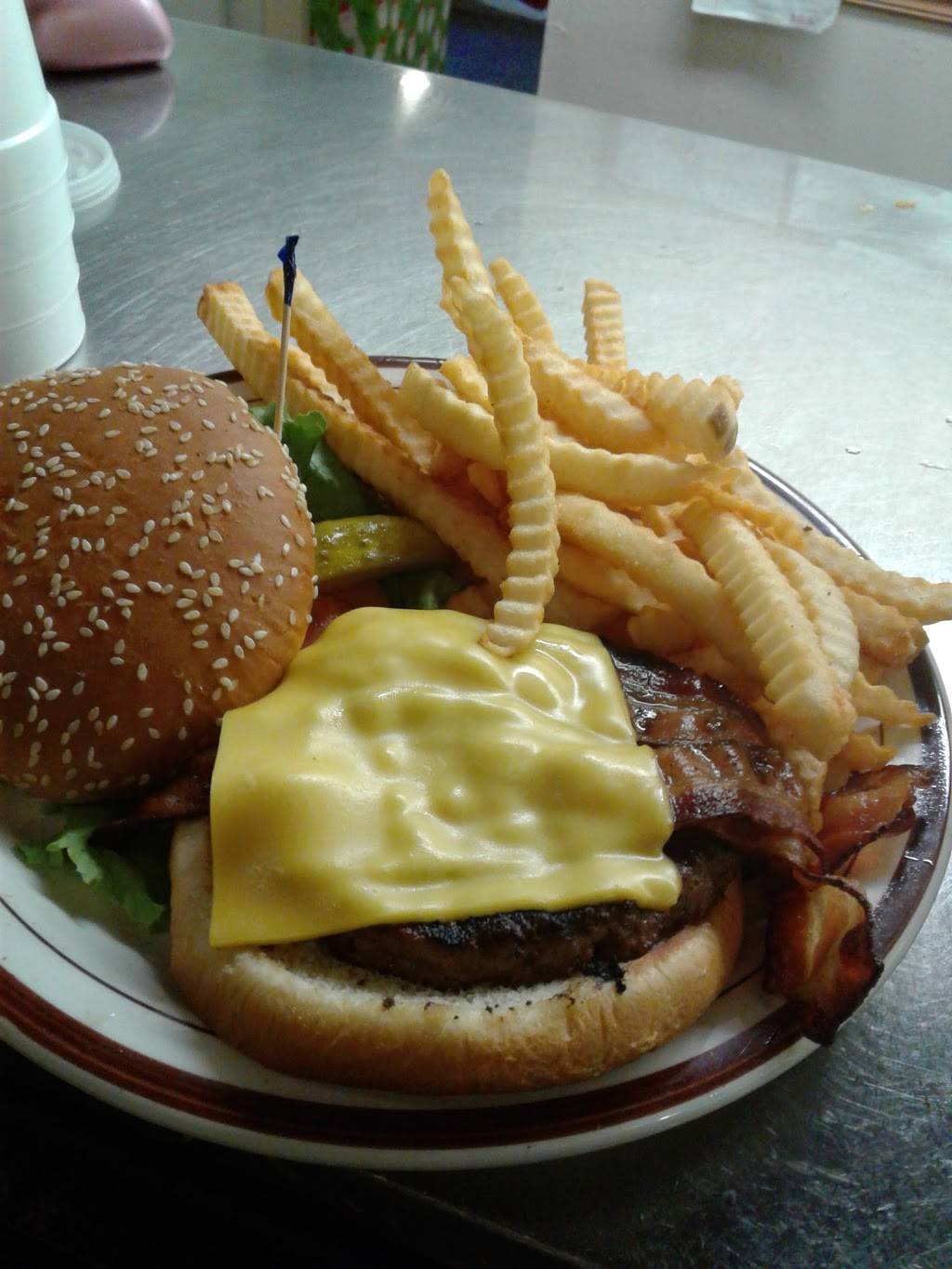 Clock Restaurant | restaurant | 2010 N Main St, Gainesville, FL 32609, USA | 3523751411 OR +1 352-375-1411