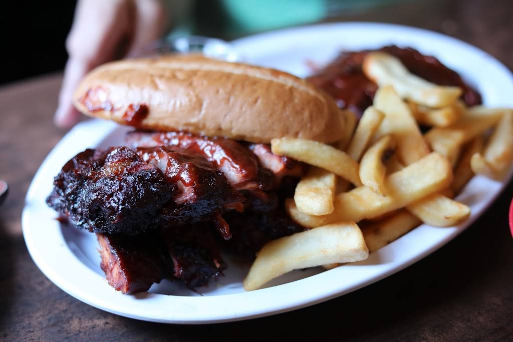 Chris & Pitts BBQ Restaurant | restaurant | 9243 Lakewood Blvd, Downey, CA 90240, USA | 5628699069 OR +1 562-869-9069