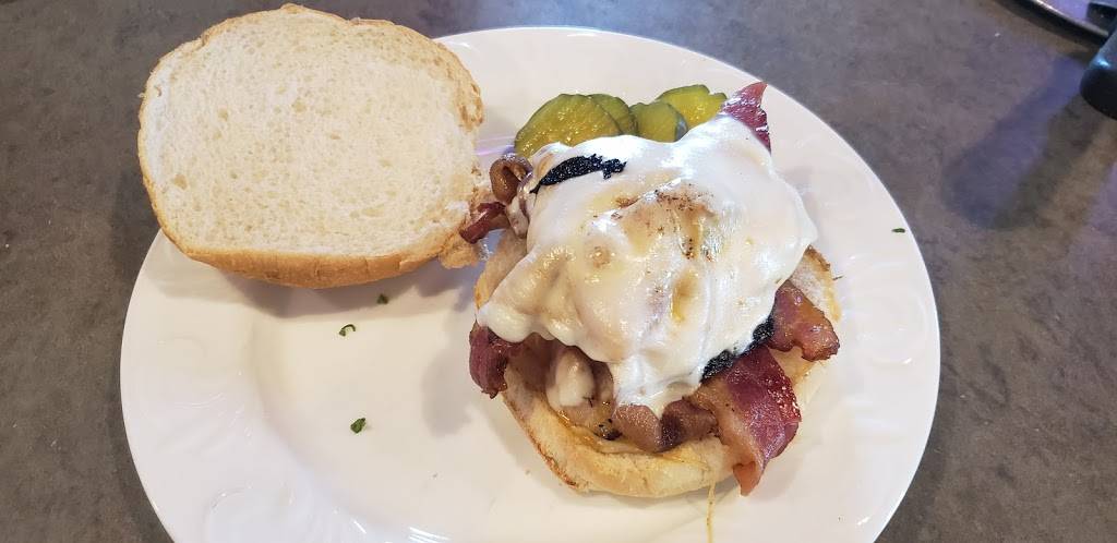 5th Quarter Sports Bar & Banquet Hall | restaurant | 2101 American Dr, Little Chute, WI 54140, USA | 9206879751 OR +1 920-687-9751