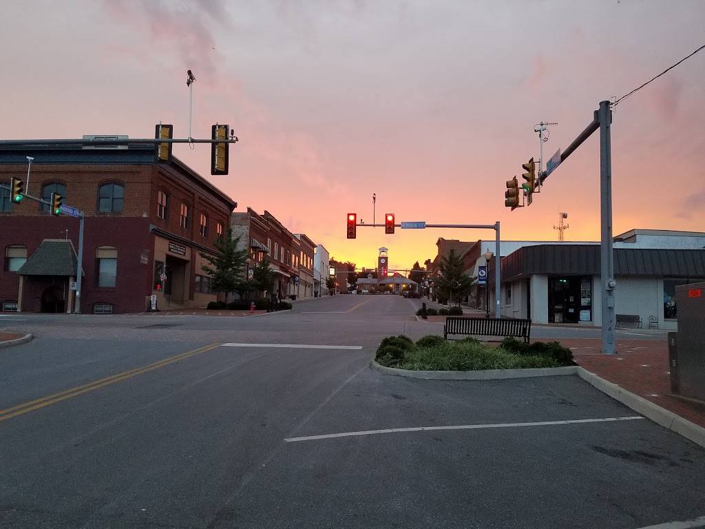 Peace of Pie | restaurant | 519 Broad St, Altavista, VA 24517, USA | 4343091008 OR +1 434-309-1008