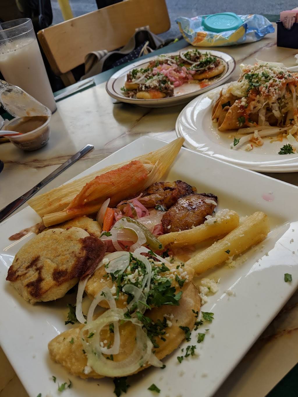 El Rinconcito Chapin | restaurant | 3330 Broadview Rd, Cleveland, OH 44109, USA | 2167955776 OR +1 216-795-5776