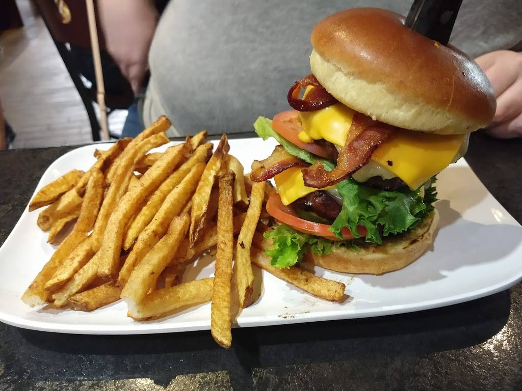 Rivals Sports Grille | restaurant | 6710 Smith Rd, Middleburg Heights, OH 44130, USA | 2162670005 OR +1 216-267-0005