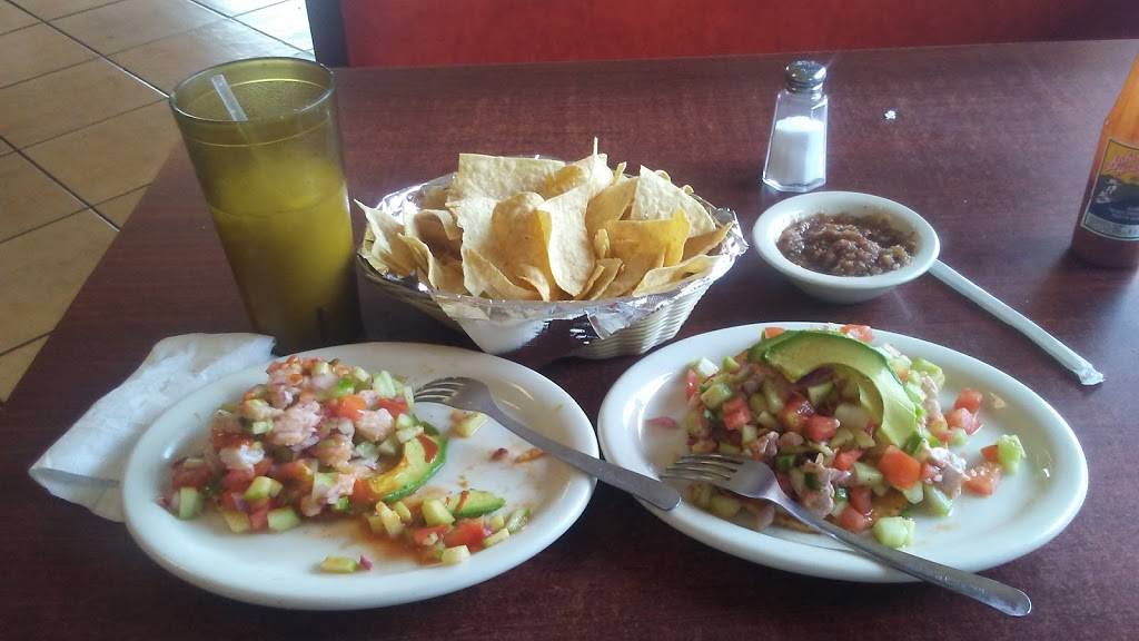 El Zarandeado | restaurant | 6500 Central Ave SE, Albuquerque, NM 87108, USA | 5052660143 OR +1 505-266-0143