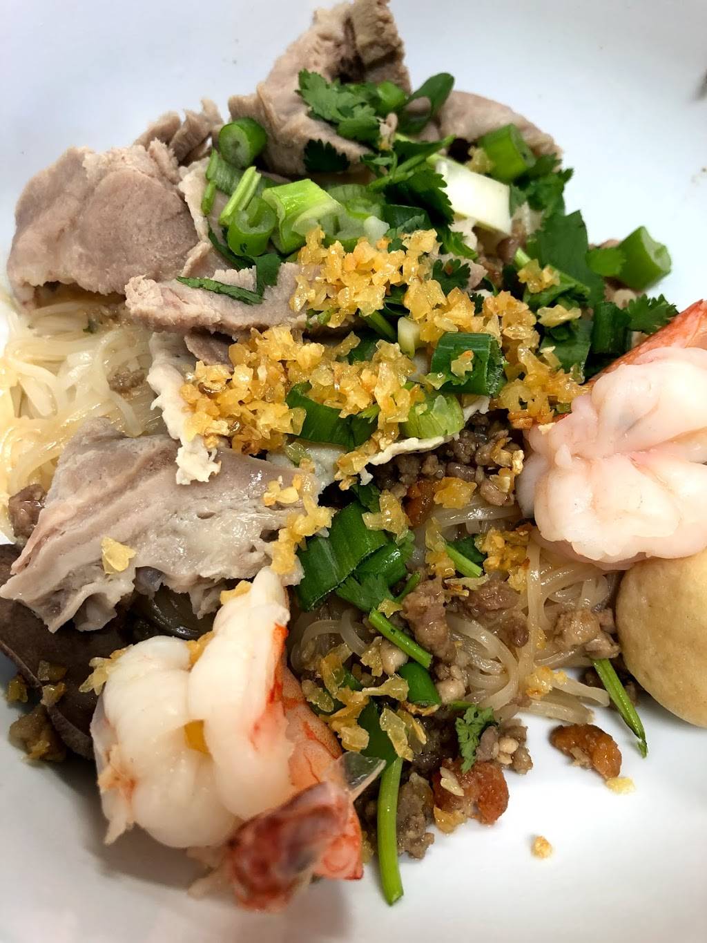 Golden Lake Eatery | restaurant | 424 W College St, Los Angeles, CA 90012, USA | 2132981668 OR +1 213-298-1668