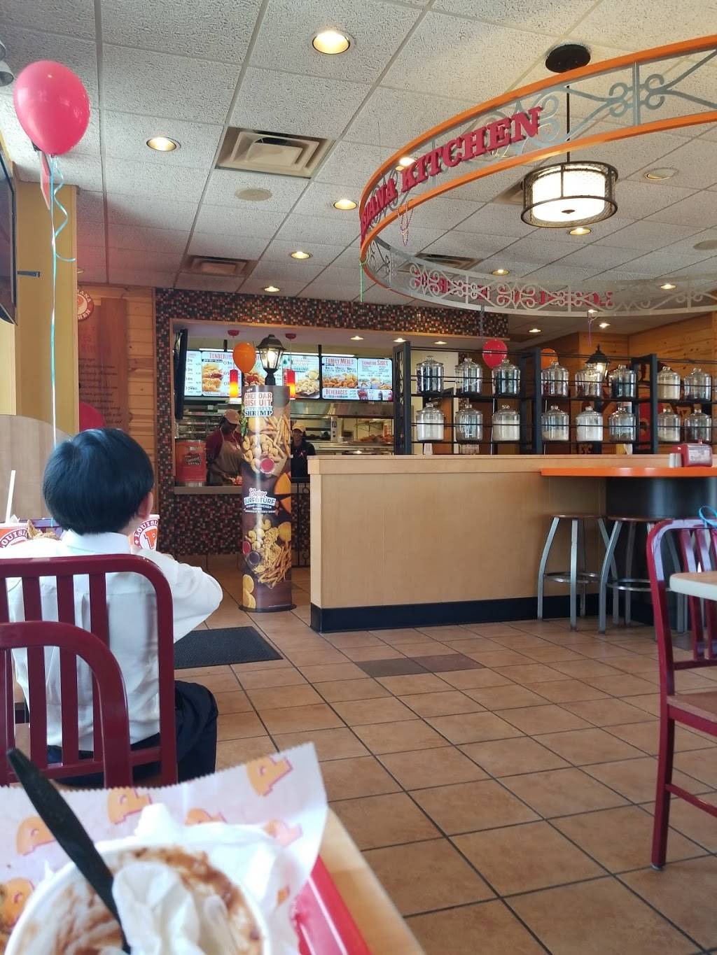 Popeyes Louisiana Kitchen | restaurant | 1245 W Normantown Rd, Romeoville, IL 60446, USA | 8153722867 OR +1 815-372-2867