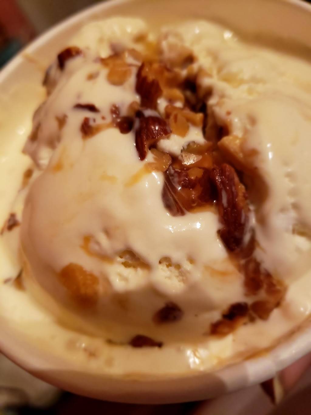 Cold Stone Creamery | bakery | 821 Ellsworth Dr, Silver Spring, MD 20910, USA | 3015881230 OR +1 301-588-1230