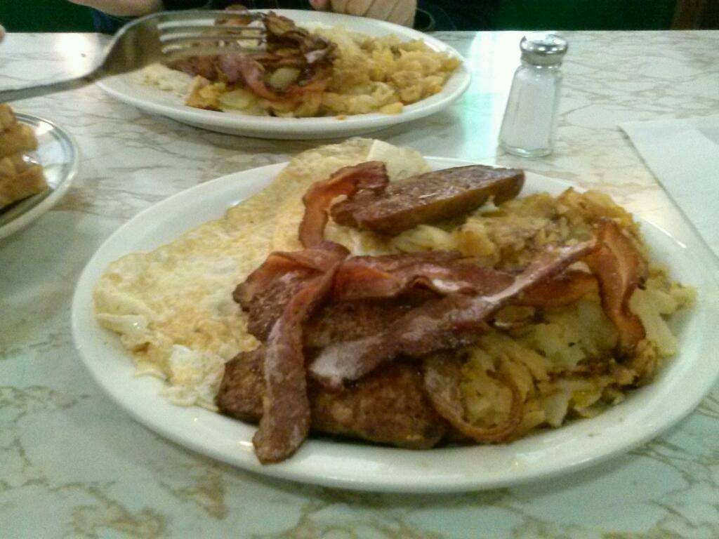 Cosmos | restaurant | 726 E Tremont Ave, Bronx, NY 10457, USA | 7182991925 OR +1 718-299-1925