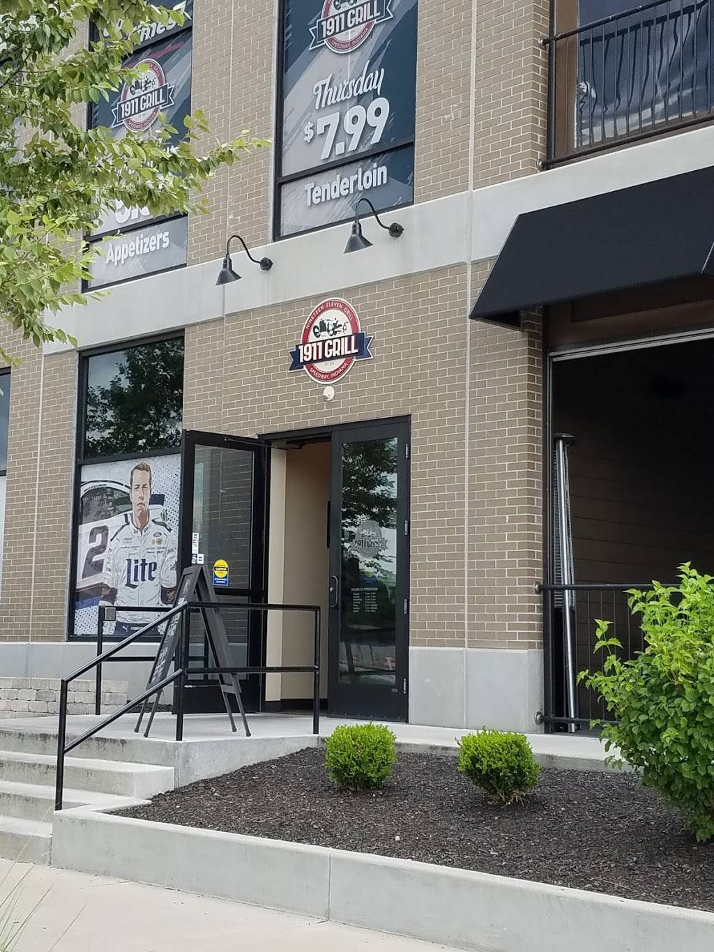 1911 Grill | restaurant | 1067 N Main St, Speedway, IN 46224, USA | 3177315031 OR +1 317-731-5031