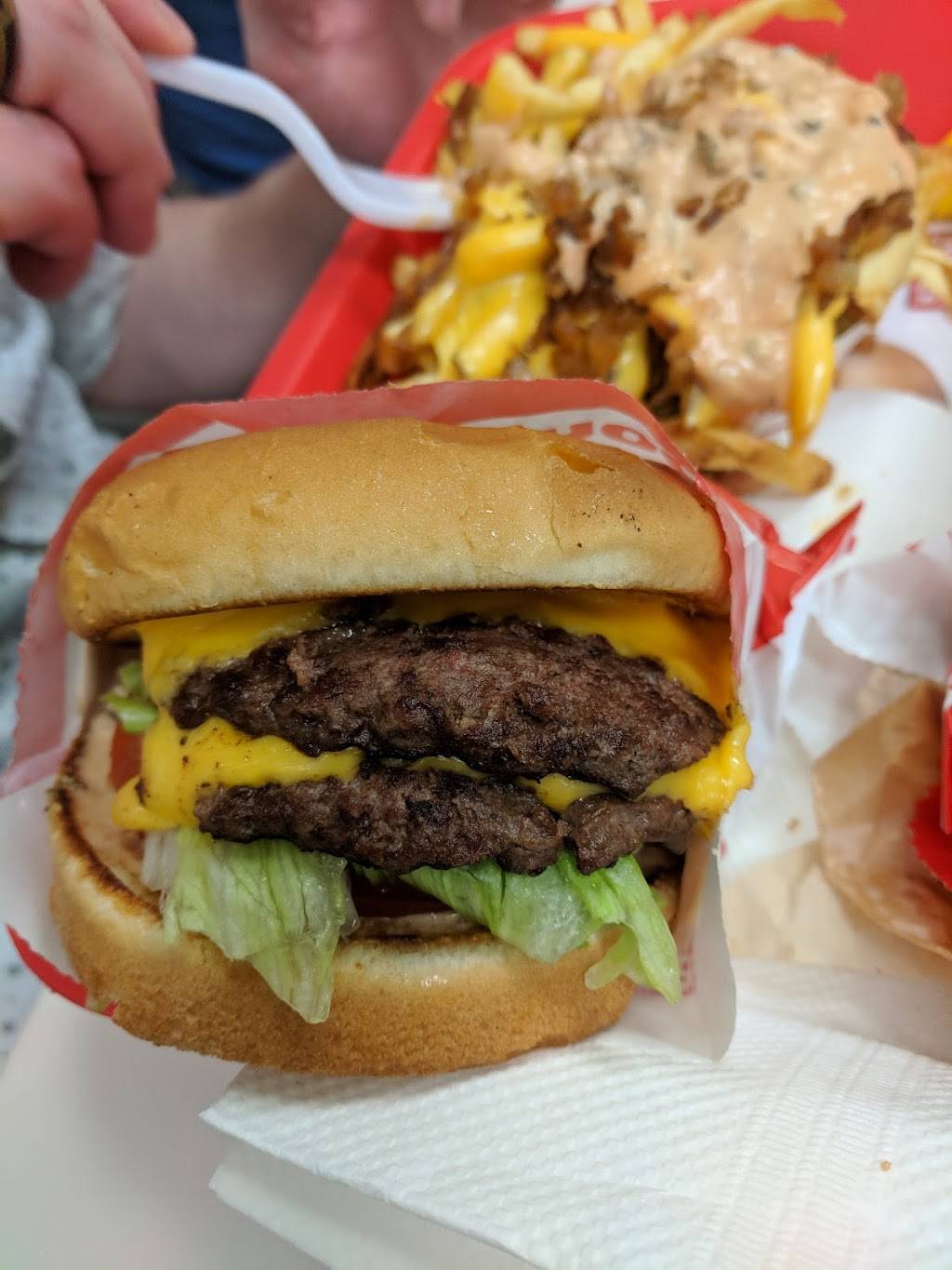 In-N-Out Burger | restaurant | 1260 W Valley Pkwy, Escondido, CA 92029, USA | 8007861000 OR +1 800-786-1000