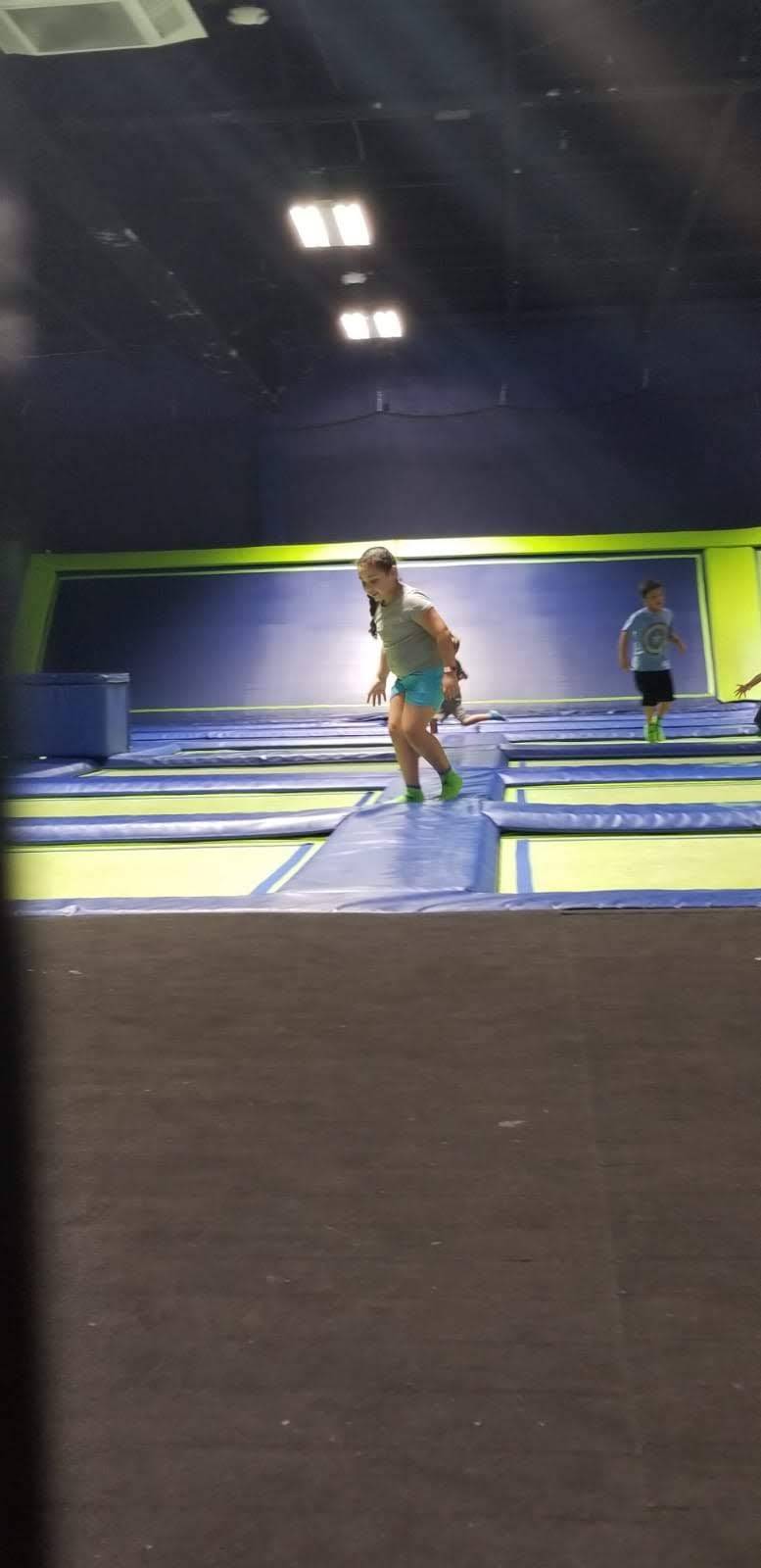 Off The Wall Davie | restaurant | 9130 W State Rd 84, Davie, FL 33324, USA | 9544763000 OR +1 954-476-3000