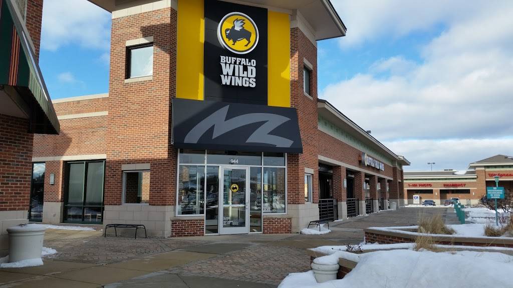 Buffalo Wild Wings | restaurant | 944 Elk Grove Town Center, Elk Grove Village, IL 60007, USA | 8476402327 OR +1 847-640-2327