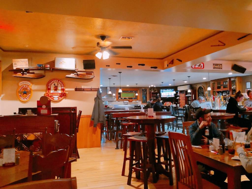 Queens Bush Pub | restaurant | 451 10th St, Hanover, ON N4N 1P7, Canada | 5193646666 OR +1 519-364-6666