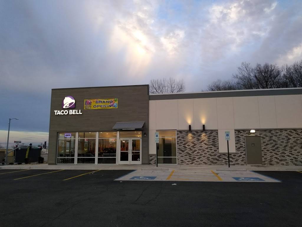 Taco Bell | meal takeaway | 4443 Blue Pkwy Rd, Kansas City, MO 64130, USA | 8166010903 OR +1 816-601-0903