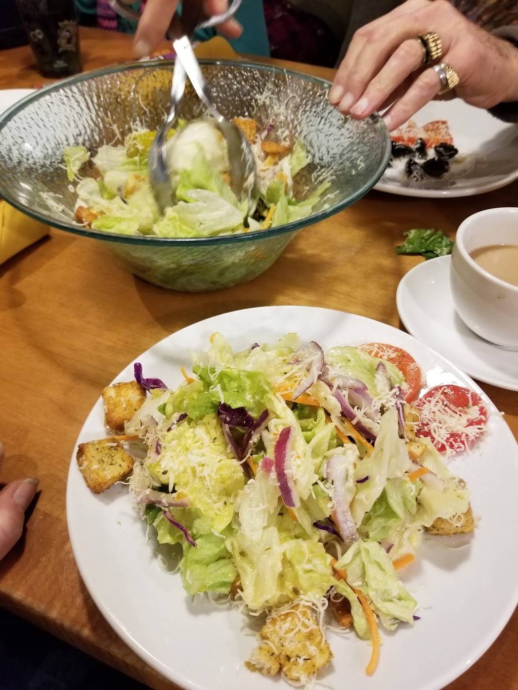 Olive Garden Italian Restaurant | meal takeaway | Mad River Station Shopping Center, 2789 Miamisburg Centerville Rd, Dayton, OH 45459, USA | 9374350885 OR +1 937-435-0885