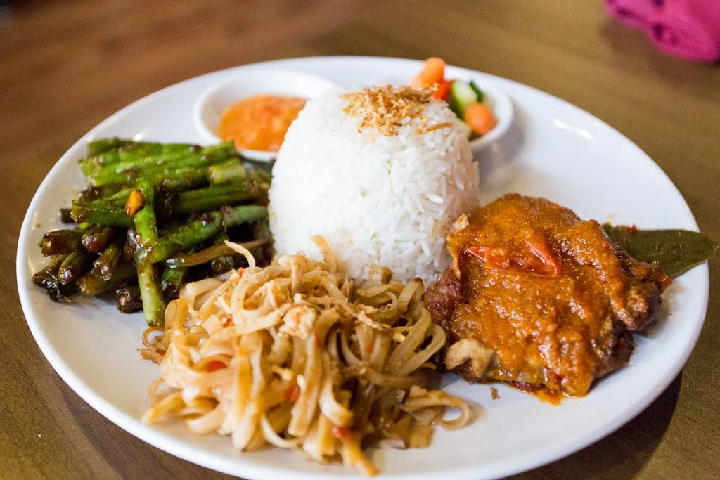 Candle Nut Restaurant | restaurant | 2101-1 Market St, Wilmington, NC 28403, USA | 9103992054 OR +1 910-399-2054