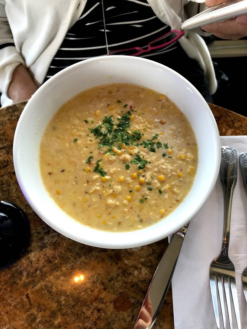 Aurora’s | restaurant | 1603 Post Rd, Fairfield, CT 06824, USA | 2032595800 OR +1 203-259-5800