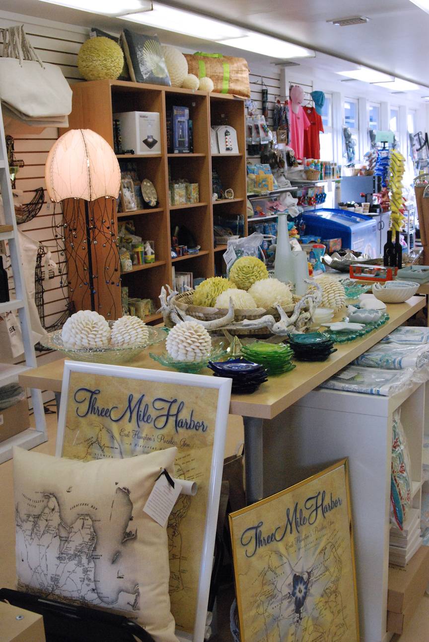 Harbor Marina of East Hampton | restaurant | 423 Three Mile Harbor Hog Creek Rd, 39 Gann Rd, East Hampton, NY 11937, USA | 6313245666 OR +1 631-324-5666