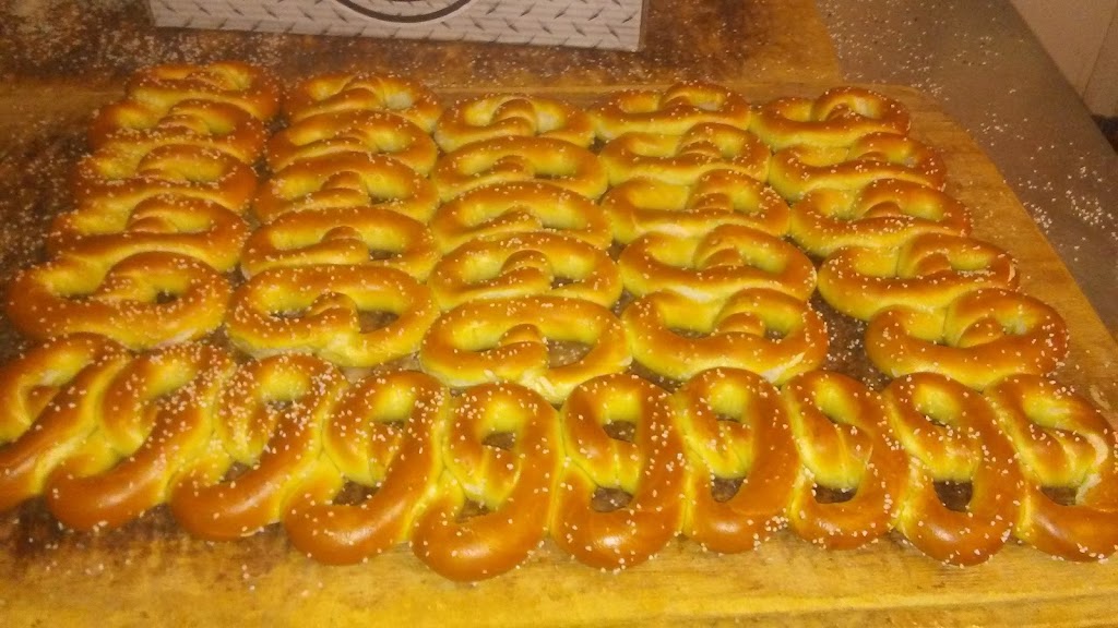 Philly Pretzel Factory | bakery | 499 Horsham Rd, Horsham, PA 19044, USA | 2154421922 OR +1 215-442-1922