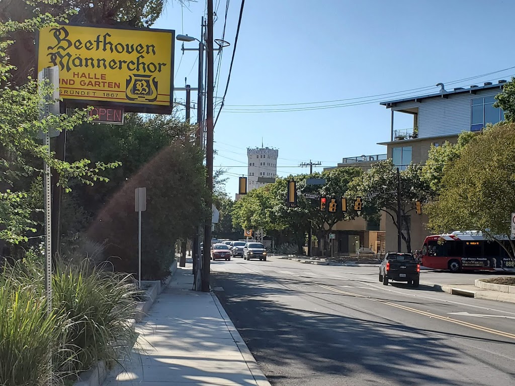 Beethoven Maennerchor | restaurant | 422 Pereida St, San Antonio, TX 78210, USA | 2102221521 OR +1 210-222-1521