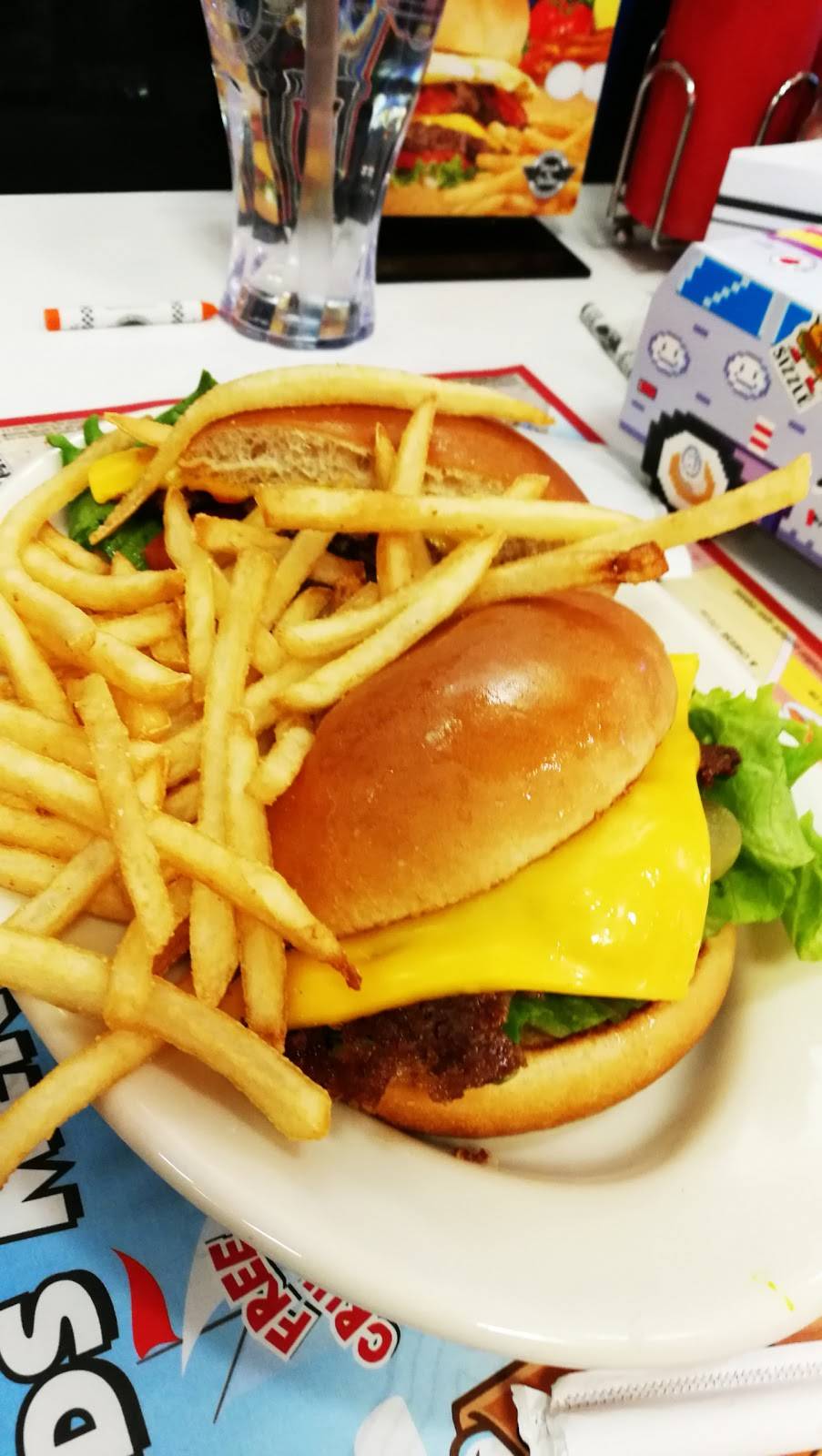 Steak n Shake | restaurant | 275 E Army Trail Rd, Glendale Heights, IL 60139, USA | 6306710551 OR +1 630-671-0551