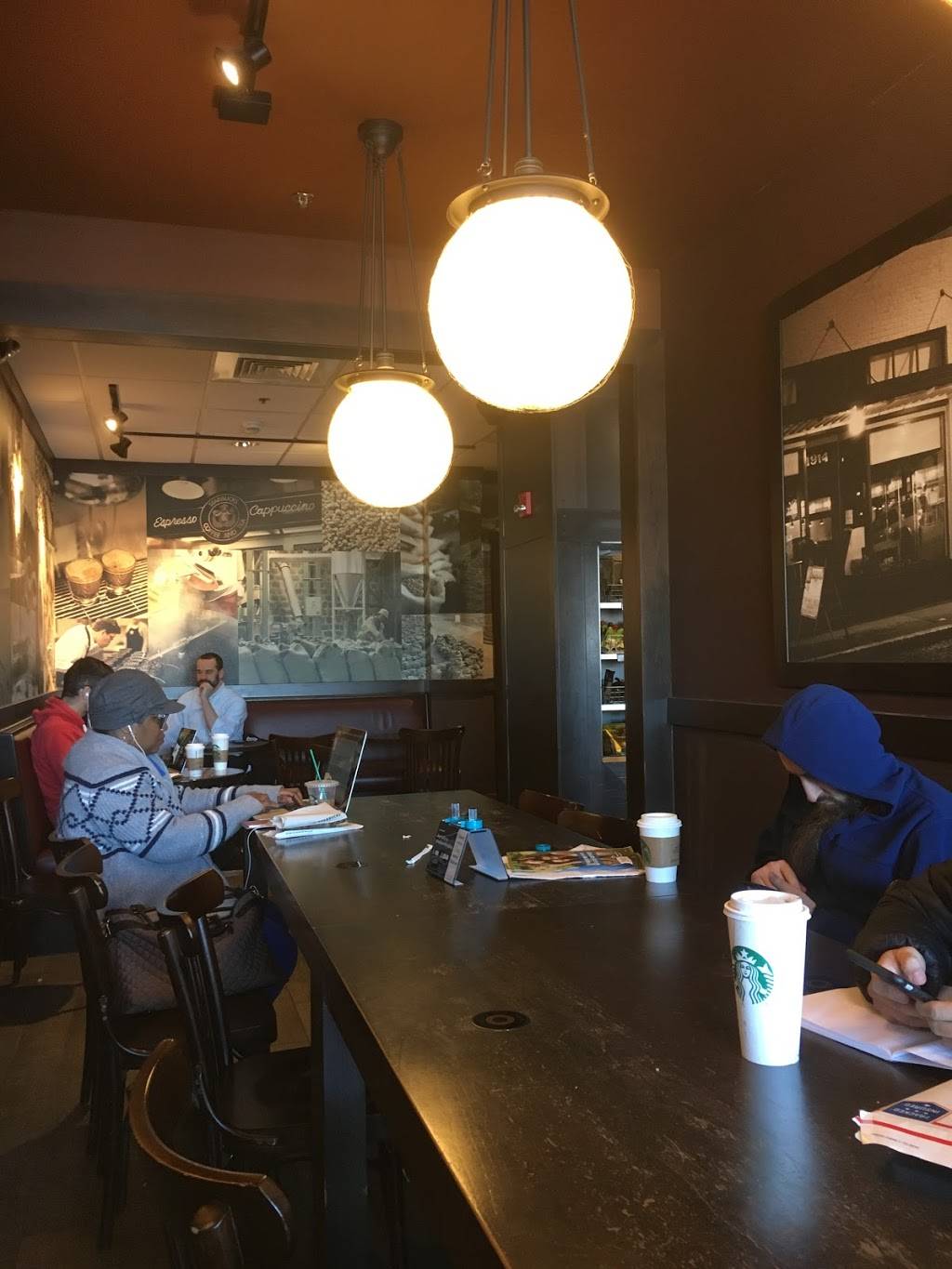 Starbucks | cafe | 37 Forbes Rd, Braintree, MA 02184, USA | 7818481436 OR +1 781-848-1436