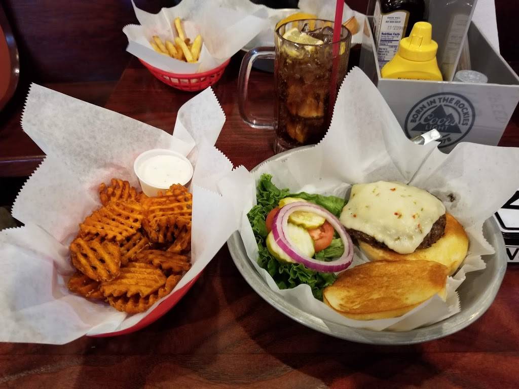 Bubs Burgers and Ice Cream | restaurant | 620 S Main St, Zionsville, IN 46077, USA | 3173440927 OR +1 317-344-0927