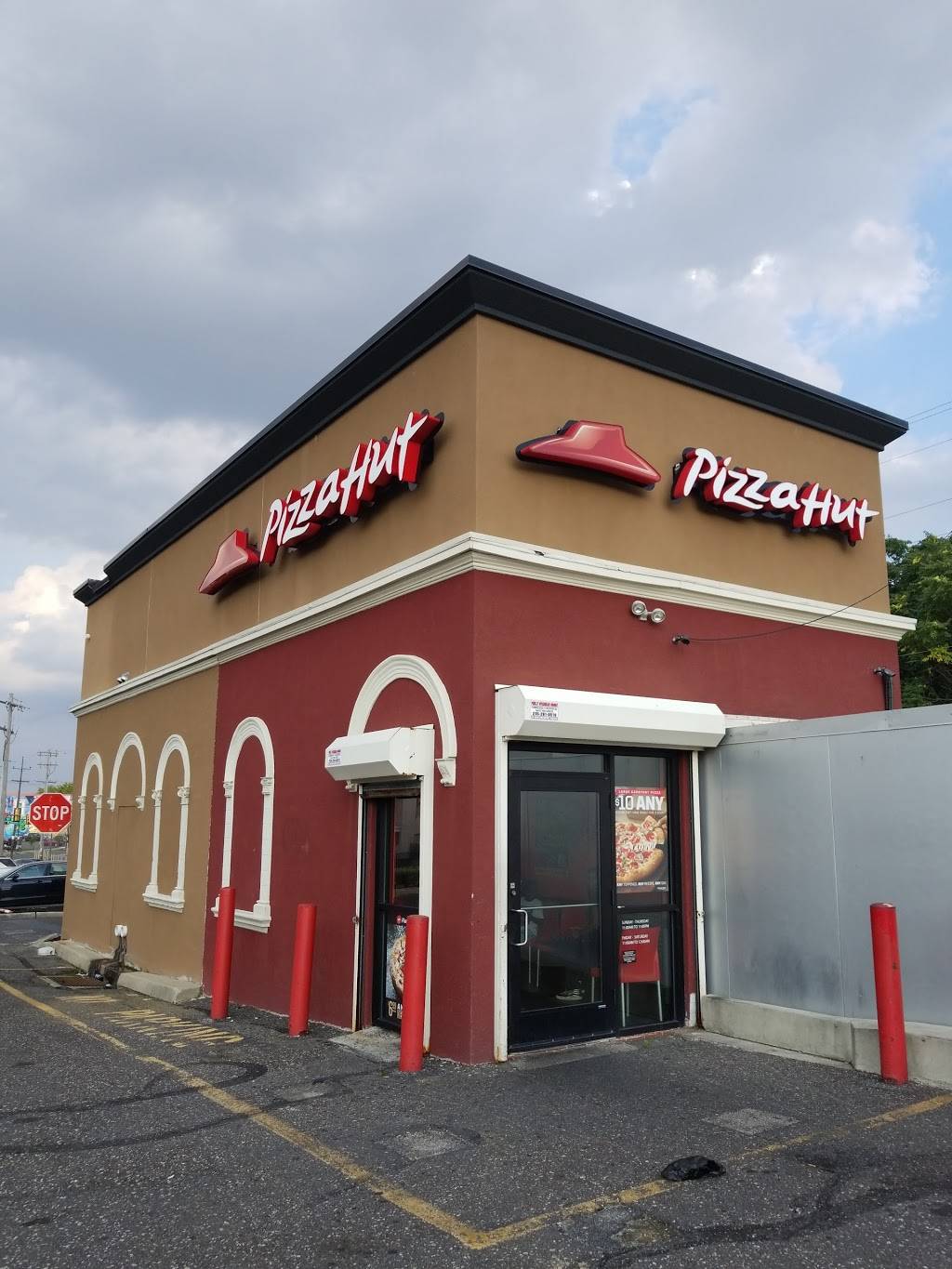 Pizza Hut | restaurant | 2900 N Broad St, Philadelphia, PA 19132, USA | 2152211222 OR +1 215-221-1222