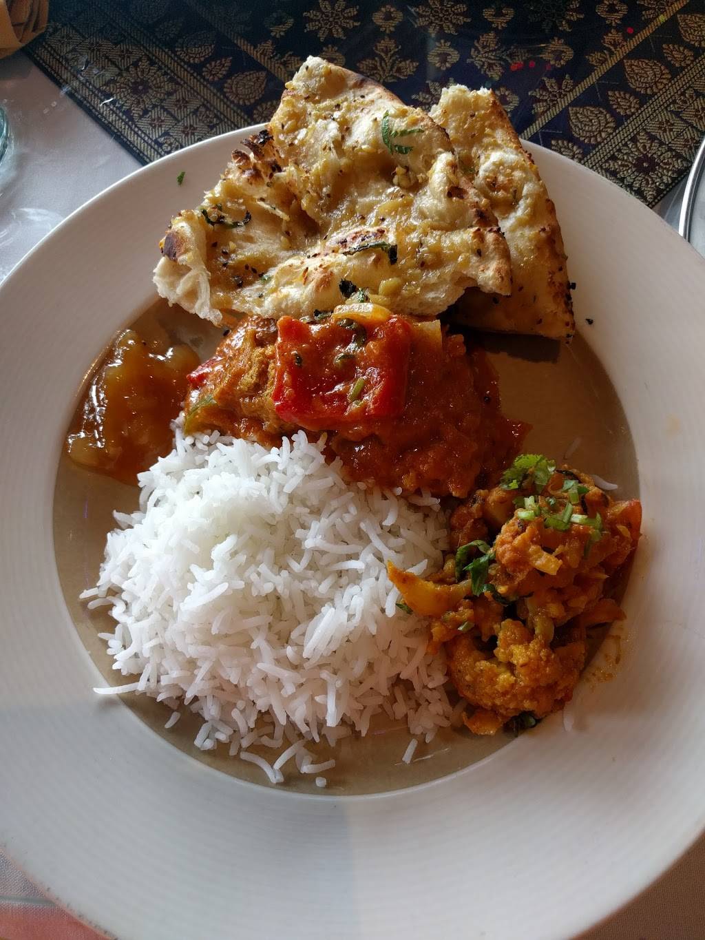 Cafe Tandoor | restaurant | 2096 S Taylor Rd, Cleveland, OH 44118, USA | 2163718500 OR +1 216-371-8500