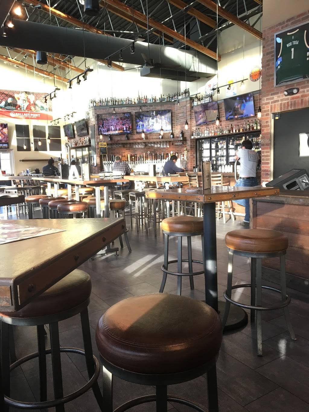 World of Beer | restaurant | 418 N Mayfair Rd, Wauwatosa, WI 53226, USA | 2627703902 OR +1 262-770-3902