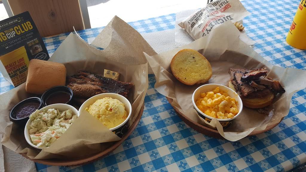 Dickeys Barbecue Pit | restaurant | 8225 Greenway Blvd Ste 120, Middleton, WI 53562, USA | 6088729000 OR +1 608-872-9000