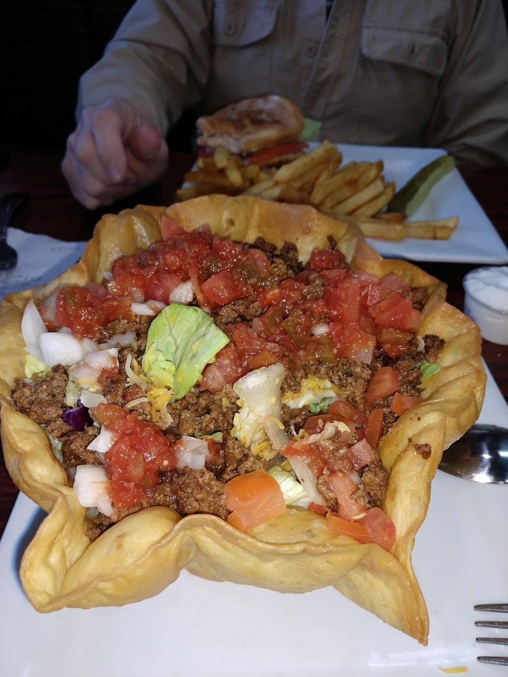 American Table Family Restaurant | restaurant | 603 Plaza Dr, Fostoria, OH 44830, USA | 4194355275 OR +1 419-435-5275