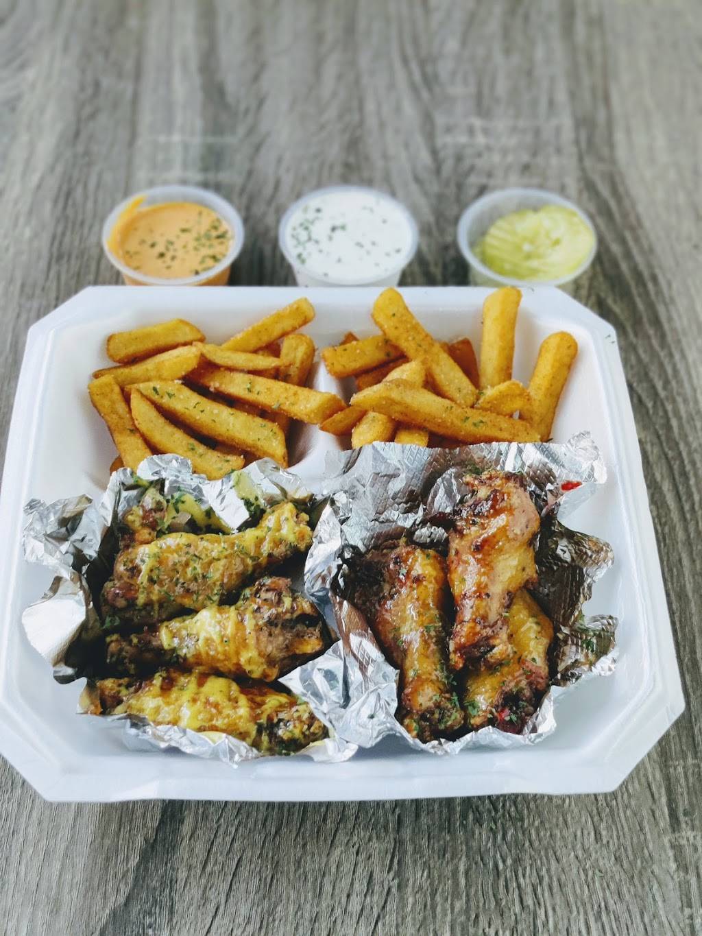 Cloud 9 Wings and More | restaurant | 6199 Griggs Rd, Houston, TX 77023, USA | 8329809464 OR +1 832-980-9464