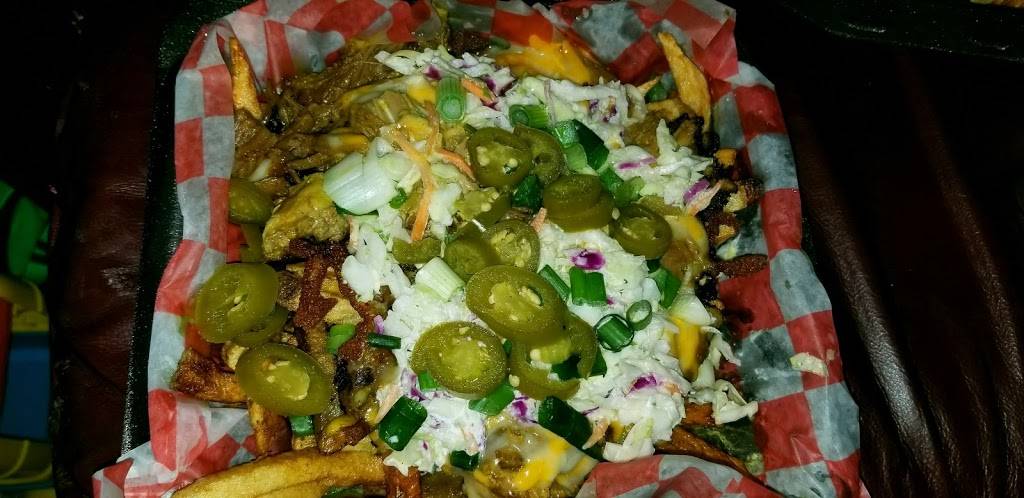 Smoked to the Bone Food Truck & Restaurant | restaurant | 365 Main Ave, De Pere, WI 54115, USA | 9204254338 OR +1 920-425-4338