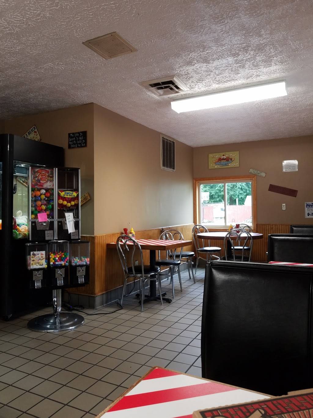 Suz-Eqs | restaurant | 401 W Main St, Cardington, OH 43315, USA | 4198648378 OR +1 419-864-8378