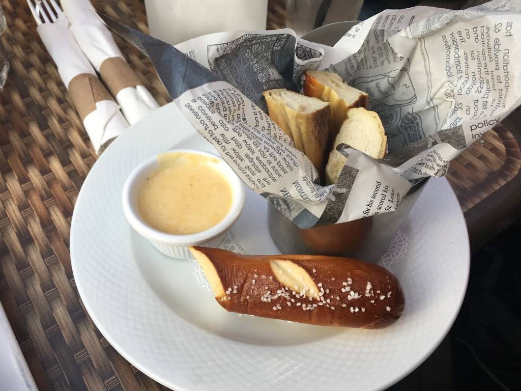 Ron Blacks Beer Hall | restaurant | 181 Mamaroneck Ave, White Plains, NY 10601, USA | 9143585811 OR +1 914-358-5811